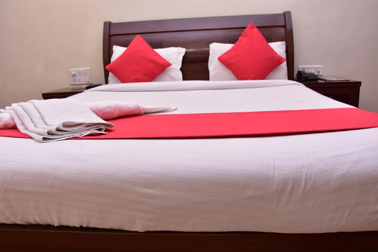 Popular Hotel Pune Esterno foto