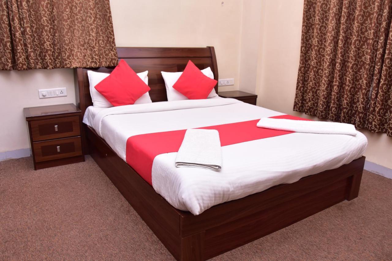 Popular Hotel Pune Esterno foto