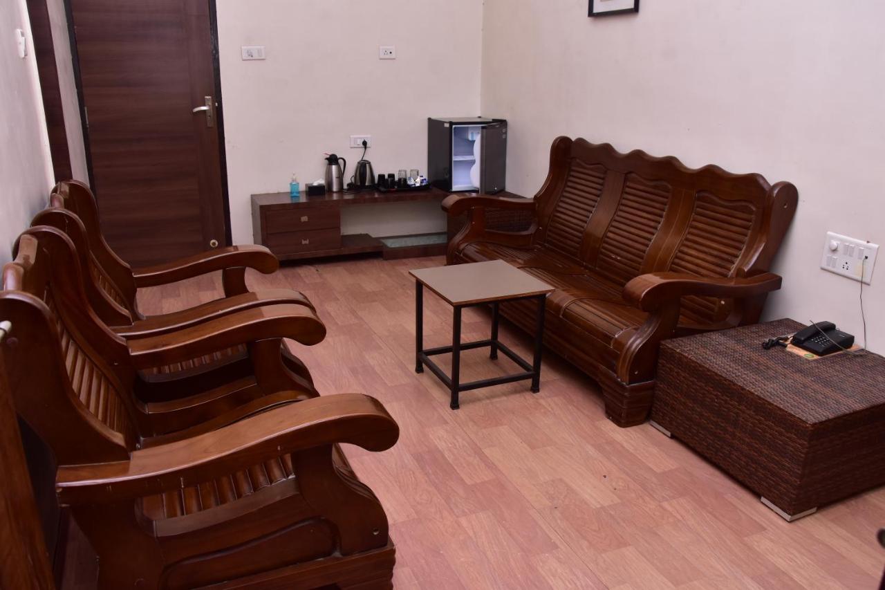 Popular Hotel Pune Esterno foto