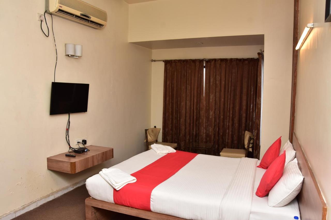 Popular Hotel Pune Esterno foto
