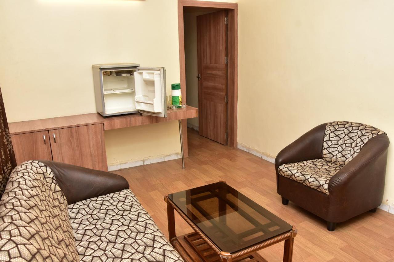 Popular Hotel Pune Esterno foto