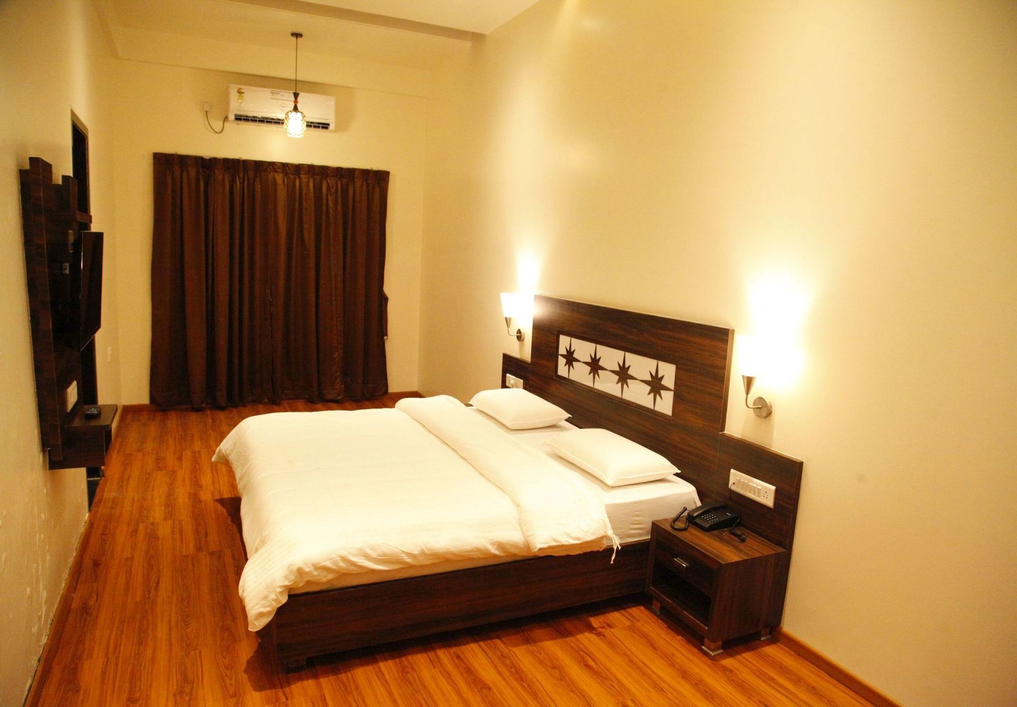 Popular Hotel Pune Esterno foto