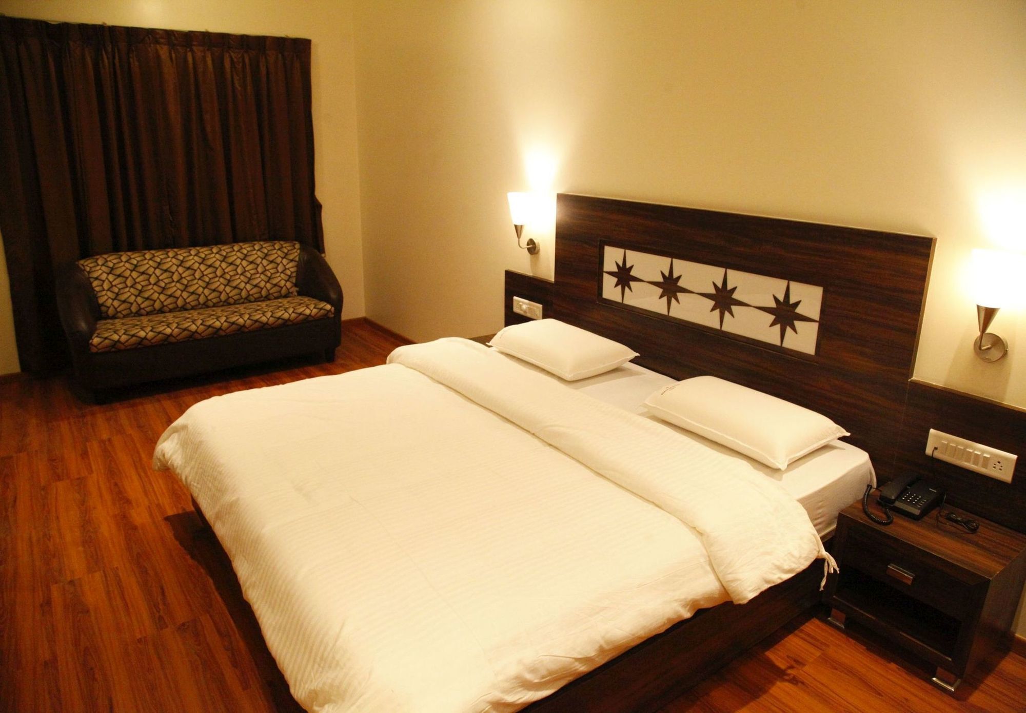 Popular Hotel Pune Esterno foto